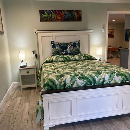 Guest Suite - Waterfront -Pool & Hot Tub- Walk To Beach クリアウォーター・ビーチ エクステリア 写真