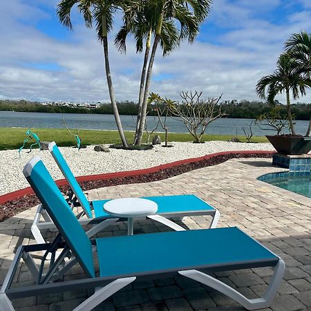 Guest Suite - Waterfront -Pool & Hot Tub- Walk To Beach クリアウォーター・ビーチ エクステリア 写真