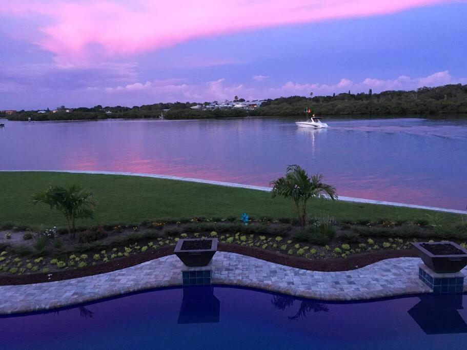 Guest Suite - Waterfront -Pool & Hot Tub- Walk To Beach クリアウォーター・ビーチ エクステリア 写真
