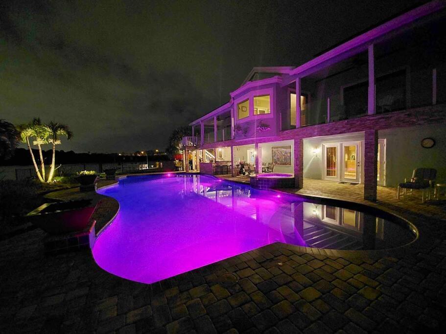 Guest Suite - Waterfront -Pool & Hot Tub- Walk To Beach クリアウォーター・ビーチ エクステリア 写真