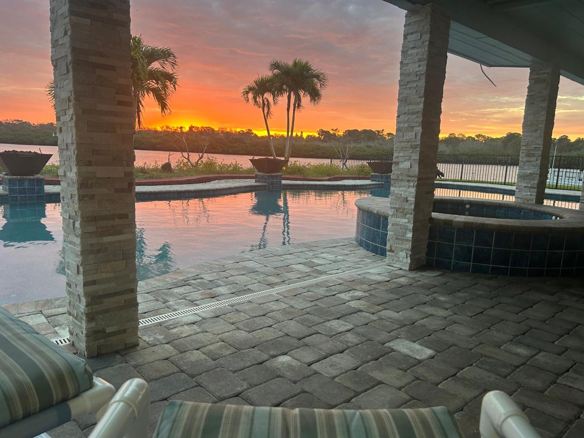 Guest Suite - Waterfront -Pool & Hot Tub- Walk To Beach クリアウォーター・ビーチ エクステリア 写真