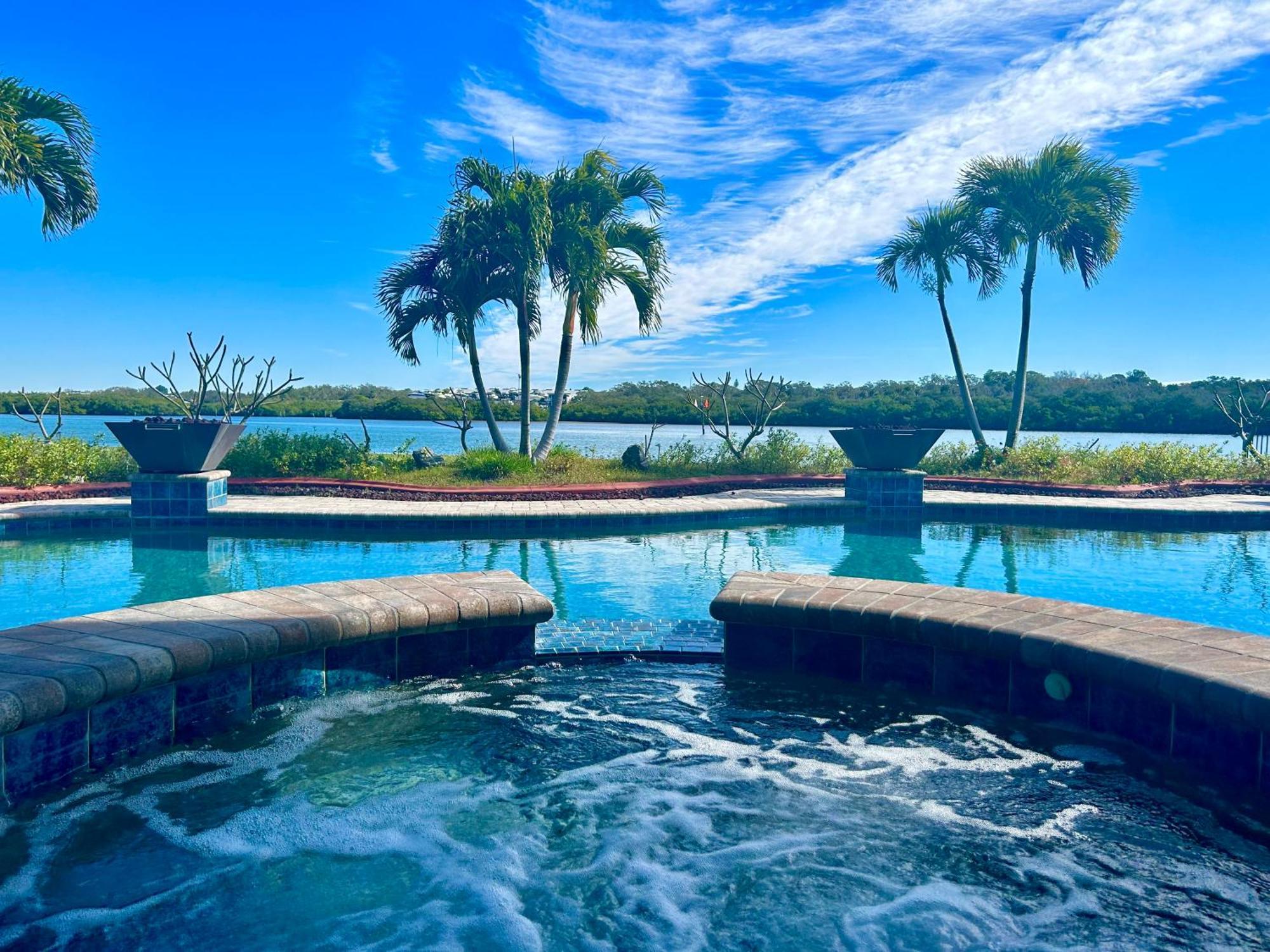 Guest Suite - Waterfront -Pool & Hot Tub- Walk To Beach クリアウォーター・ビーチ エクステリア 写真