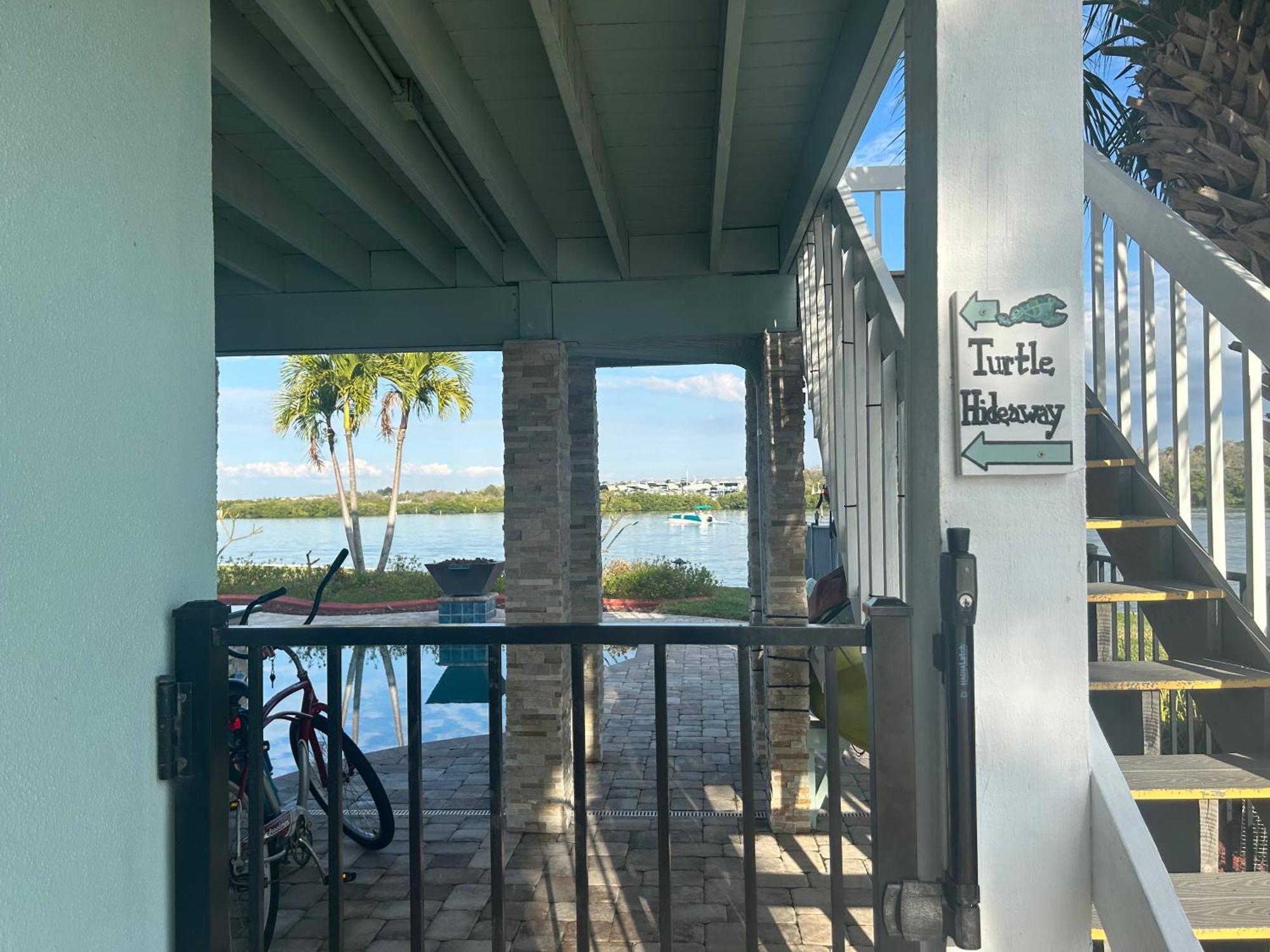 Guest Suite - Waterfront -Pool & Hot Tub- Walk To Beach クリアウォーター・ビーチ エクステリア 写真