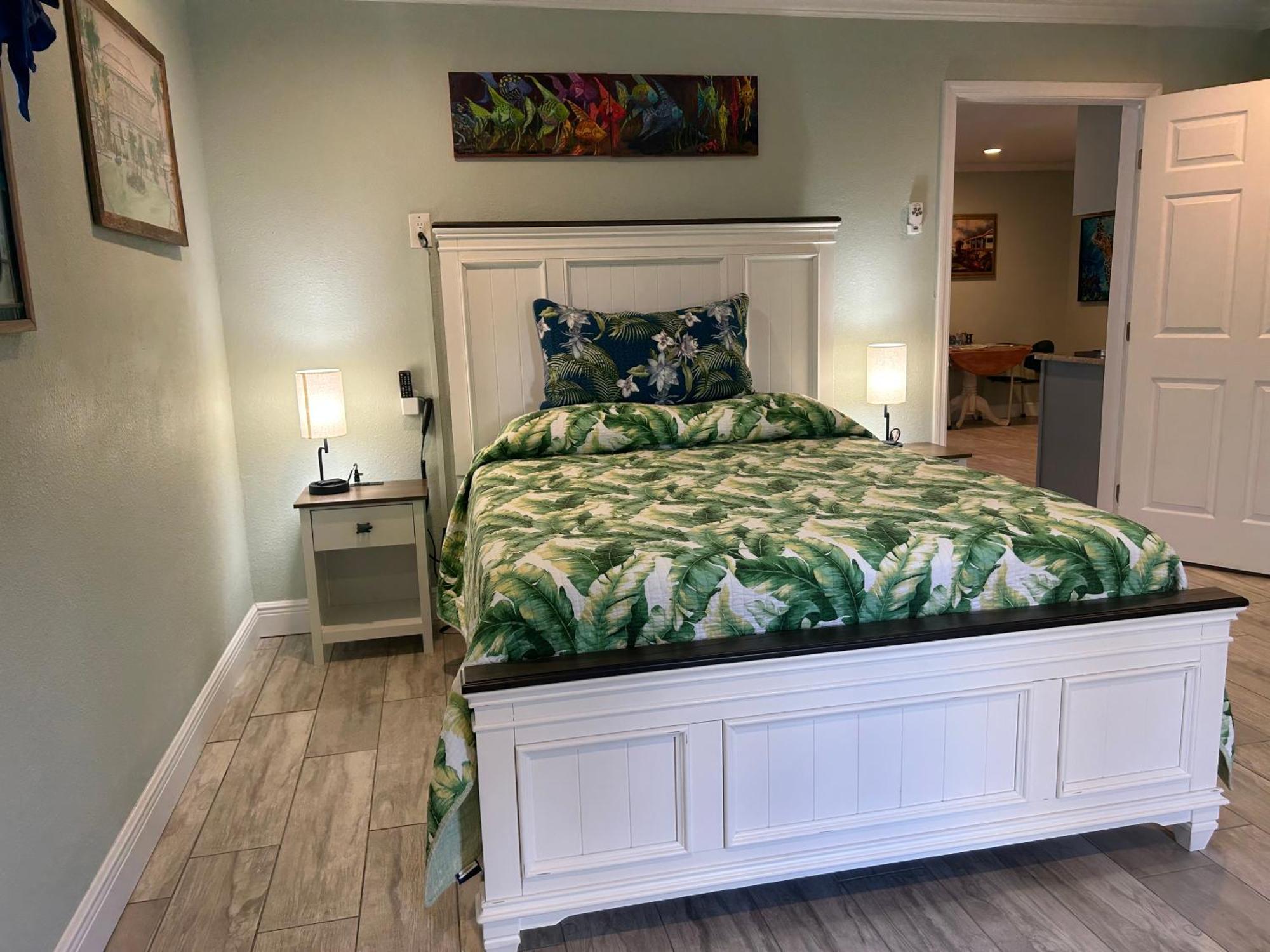 Guest Suite - Waterfront -Pool & Hot Tub- Walk To Beach クリアウォーター・ビーチ エクステリア 写真